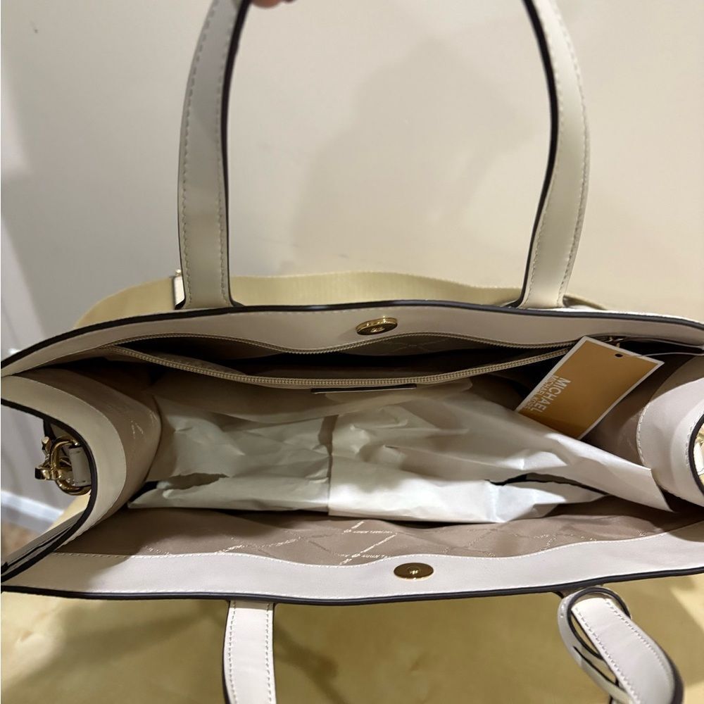 NWT MICHAEL KORS Maple Large NS Logo Tote Vanilla/Cream - Picture 3 of 6